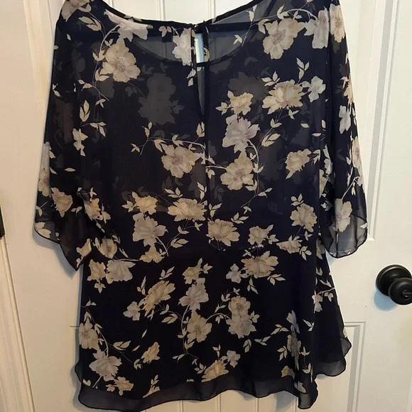Torrid sheer flower print shirt - Picture 3 of 3